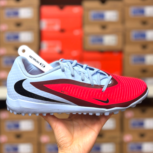 풋살 실력, 장비빨로 레벨업! 나이키 팬텀 6 로우, 당신의 발끝에 마법을 불어넣다 나이키축구화