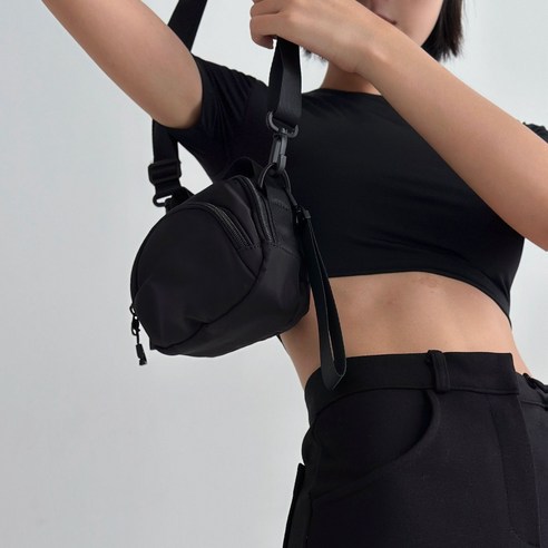 일상과 여행의 완벽 조화: 스타일과 실용성을 갖춘 일상드림 슬링백