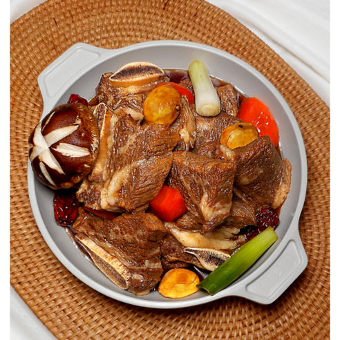 깊은 맛과 간편함이 조화를 이루는 간장 소갈비찜