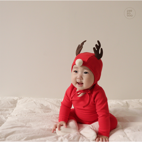 귀여운 디자인과 폼폼한 코가 특징인 피카부 크리스마스 루돌프 방울모자