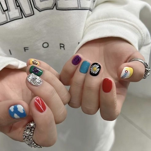 지드레곤의 예술혼을 손끝에 담다: 수제 네일 팁 NT0012 지디네일팁