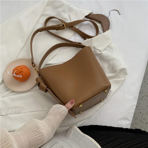 YAPOGI 유행 가방 2020 가을 겨울 새로운 패션 휴대용 메신저 가방 레트로 모든 일치 어깨 양동이 가방 YAPOGI