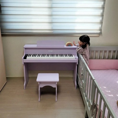 링고 키즈 디지털 피아노 RP-125로 아이 방을 즐거운 음악 놀이터로 만드세요.