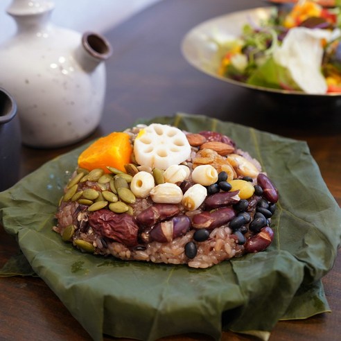 향긋한 연잎에 감싸 안은 건강, 보현재 수제 찹쌀 연잎밥 선물세트