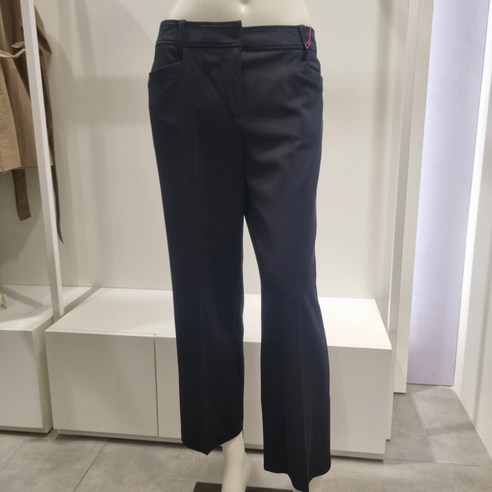 올리비아로렌 [와이드핏 간절기팬츠] 허벅지부터 일자로 떨어지는 와이드한 핏감으로 실용적이면서도 트렌디한 포인트를 더해준 데일리 팬츠 VOCDLYS2311