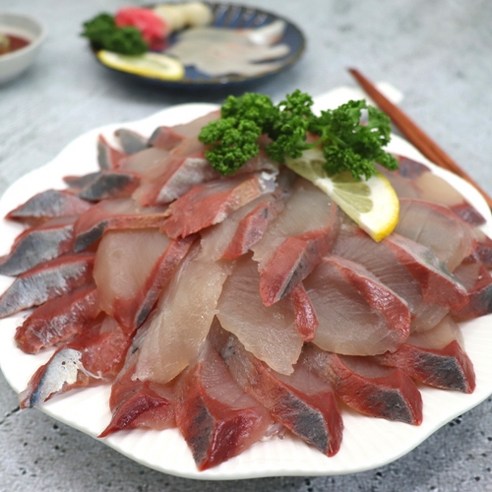 한번 먹으면 잊을 수 없는 자연산 제철 방어의 맛!