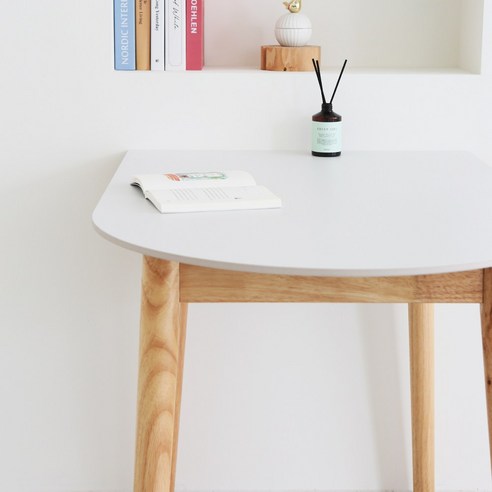 고전적인 매력과 현대적인 실용성이 조화된 모카 1200 원목 식탁 테이블