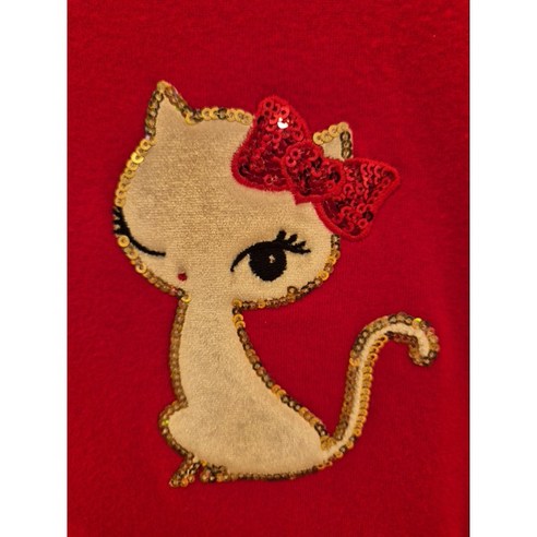 사랑스러운 디자인과 편안한 착용감의 프렌치캣 레드샤배색원피스로 아이에게 특별한 추억을 선물하세요.