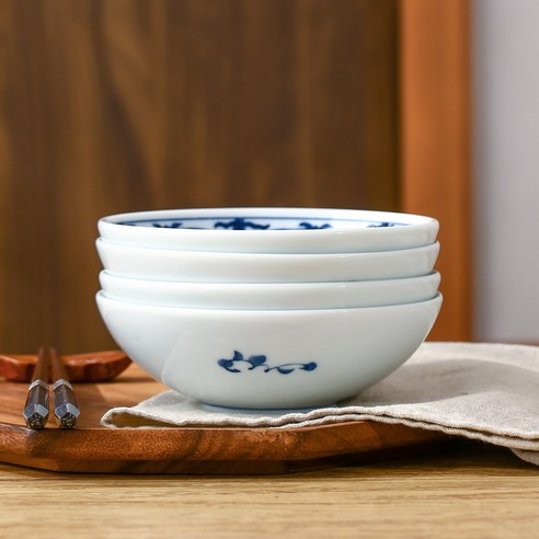 일본 도자기의 우아함과 실용성을 한 번에!