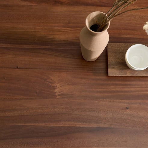 자연의 숨결이 깃든 헤즈로 레스토X 우드슬랩 테이블, 일상을 특별하게 만들다.