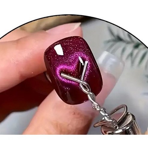 마음을 사로잡는 하트 자석 네일, 섬세한 아름다움을 손끝에 담다 하트자석