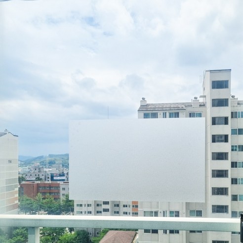 손쉬운 시공, 뛰어난 기능, 합리적인 가격의 프리미엄 창문 시트지