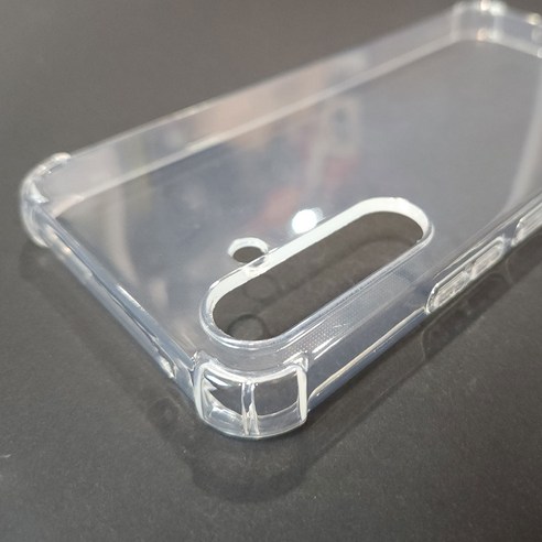 얇고 가벼운 투명 젤리 케이스로 갤럭시 퀀텀4를 안전하게 보호하고 디자인을 뽐내세요!