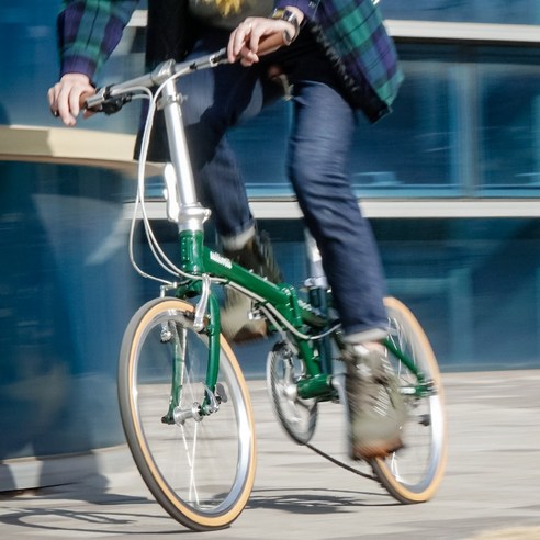 도시를 자유롭게 누비다: 위미바이크 모델8, 접이식 자전거의 새로운 기준