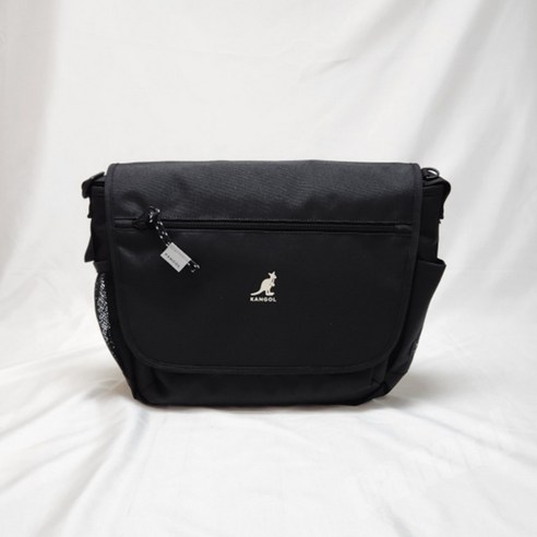 세련된 디자인과 실용성을 겸비한 어린이 메신저백