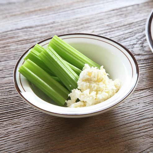 시간을 초월하는 빈티지 감성의 식탁, 시라쿠스 뉴욕 킹스인