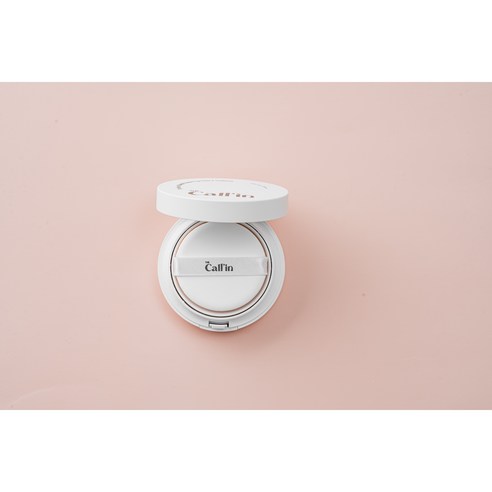 더콜린 저자극 혼합자차 백탁 없는 퍼펙트 쉴드 톤업 선쿠션은 SPF 50+ PA++++의 높은 자외선 차단 기능과 자연스럽게 피부에 흡수되는 가벼운 텍스처로 끈적거리지 않게 사용할 수 있는 제품입니다.