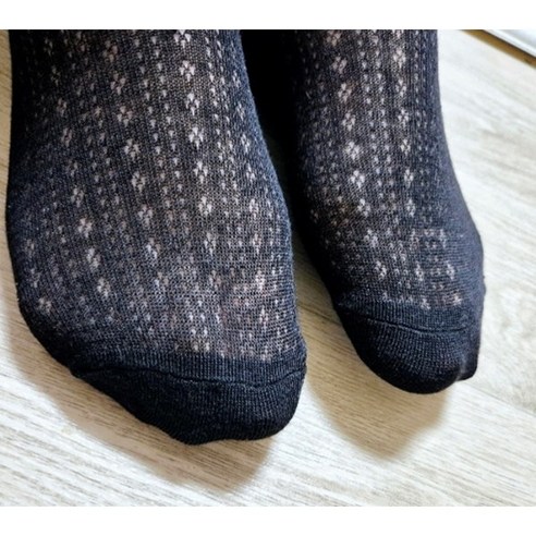 땀 걱정 없이 시원하고 스타일리시하게! 베리테 레이스 시스루 메쉬 양말