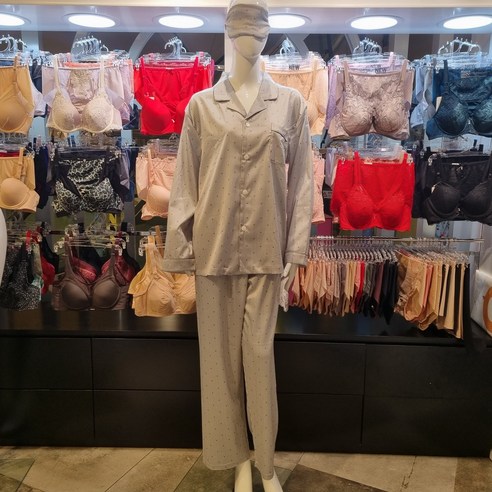 비너스 파자마: 꿈결처럼 부드러운 여름밤의 선율 비너스실크잠옷