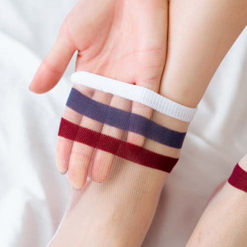 발랄함과 시원함을 동시에, 에멜강스 시스루 양말!