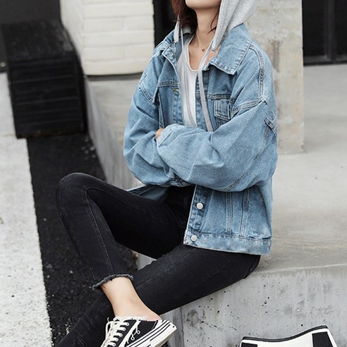 제이지나 여성 워싱 데님 청자켓은 부드럽고 편안한 착용감을 제공하는 가을용 여성용 연청 숏 청자켓입니다.