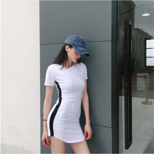휴양지에서 빛나는 몸매 보정핏 원피스