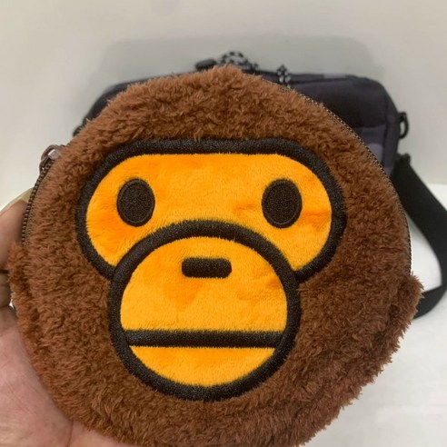 가방 뭐 들지 고민 끝! BAPE 미니 크로스백 하나로 귀여움과 편리함을 동시에!