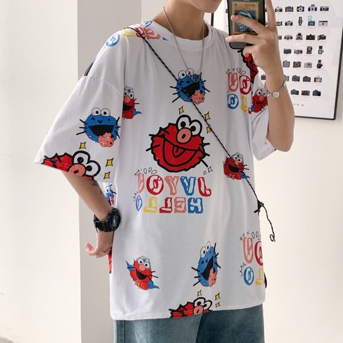 반팔 티셔츠 남성 여름 새로운 홍콩 스타일 티셔츠 남성 라운드 넥 느슨한 만화 반팔 남성 의류 트렌드