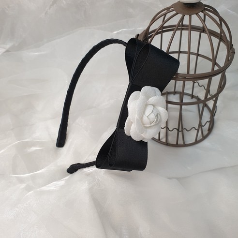 까멜리아 헤어밴드로 완성하는 나만의 작은 사치