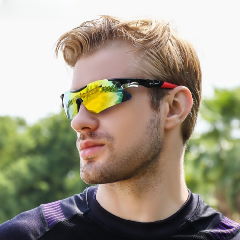 경량 프레임과 편광 렌즈로 편안하고 안전한 운동을 도와줍니다.