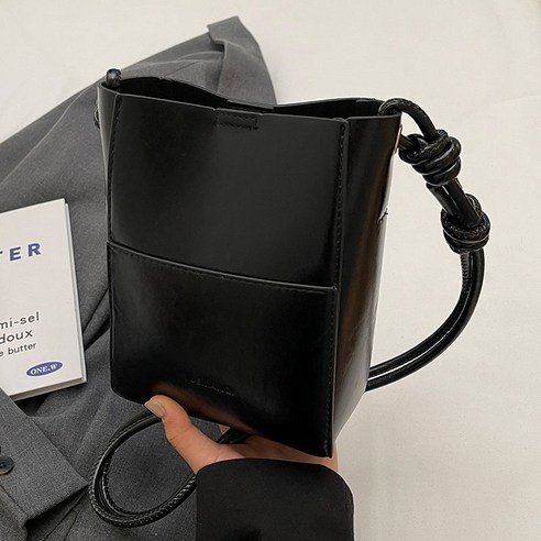 Yanrz 스퀘어백과 함께 스타일리시한 여름을!