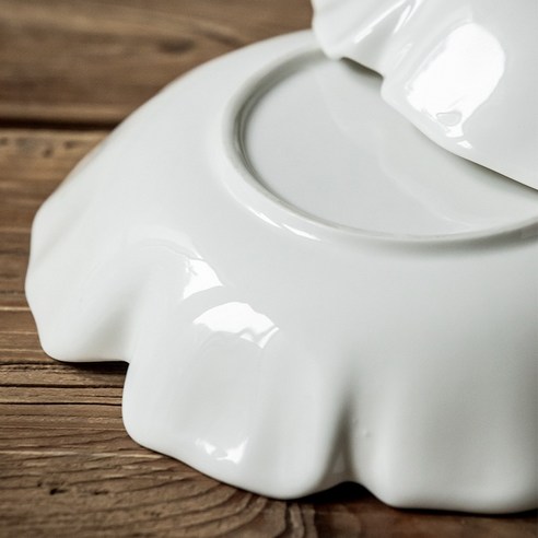 북유럽 감성의 우아한 식기 세트