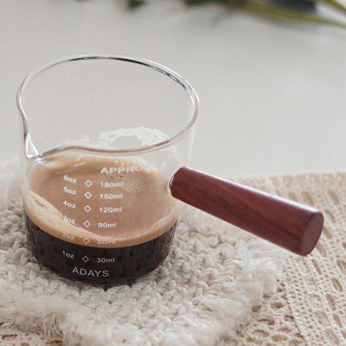 우드 핸들로 우아함을 더한 고품질 에스프레소 샷잔