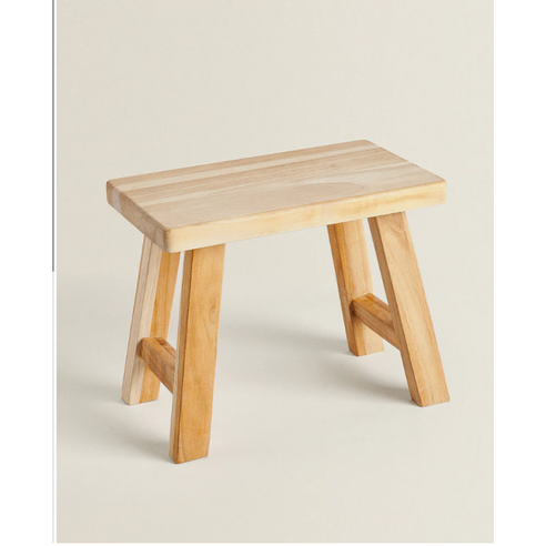 공간에 스며드는 우아한 블랙, 자라홈 스툴이 선사하는 깊은 매력