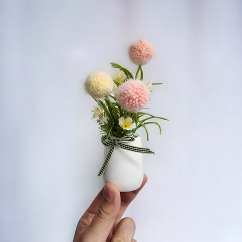 추모하는 마음을 우아하게 표현하는 WWA 추모장식 꽃병