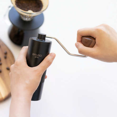 집이나 캠핑장에서 신선하게 분쇄한 향긋한 커피를 위한 최고의 선택