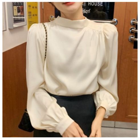 타니즈 리베 퍼프소매 실키 스카프 블라우스