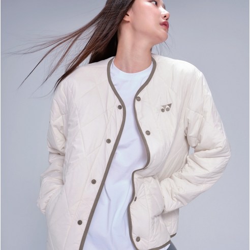 편안하고 따뜻한 오버핏 스타일의 요넥스 경량패딩자켓