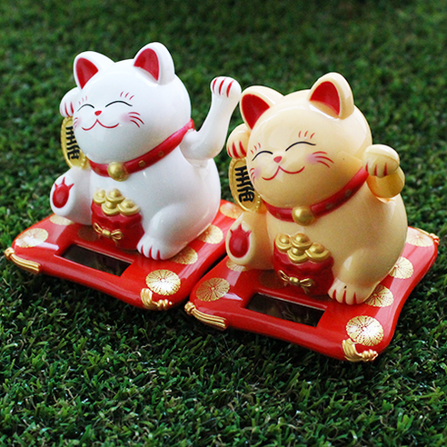 긍정적인 마음으로 노력하면 마네키네코가 행운을 더해줄 거예요!