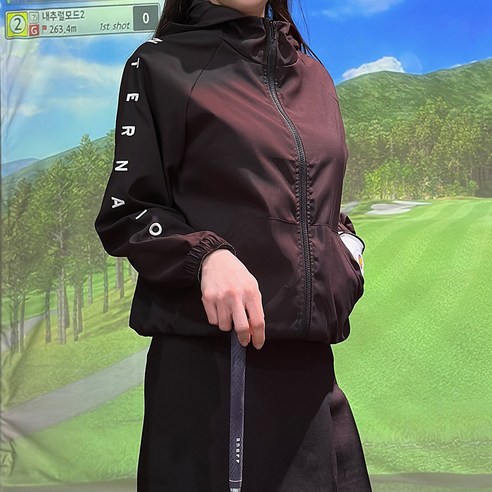 스타일과 기능성을 겸비한 여성 골프 바람막이 자켓으로 필드 위 자신감을 높여보세요.