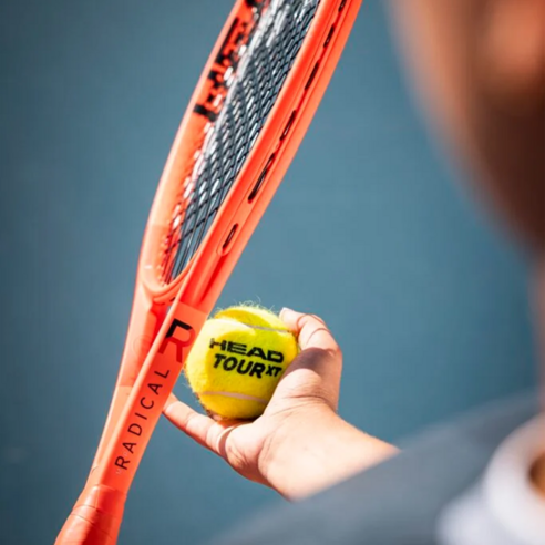 모든 테니스 애호가를 위한 완벽한 라켓