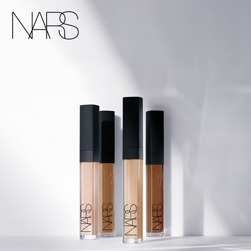 섬세한 광채로 완성하는 무결점 피부, 나스 래디언트 크리미 컨실러