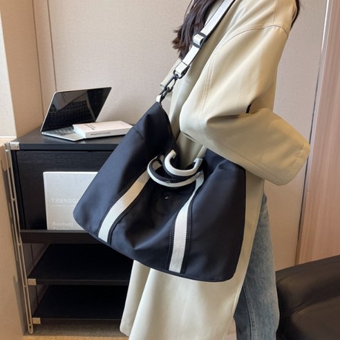 가볍고, 편리하고, 스타일리쉬한 데일리 크로스백