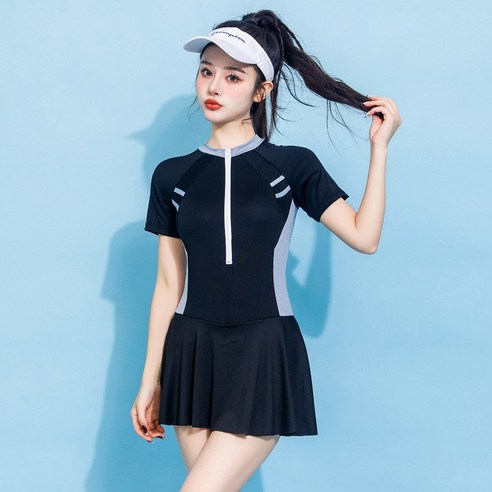 빛나는 여름을 위한 편안한 수영 모습