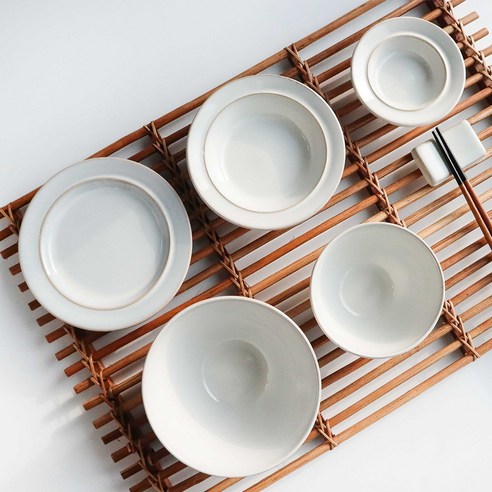 세련되고 기능적인 온달 1인 식기 세트로 식탁에 스타일을 더하세요.