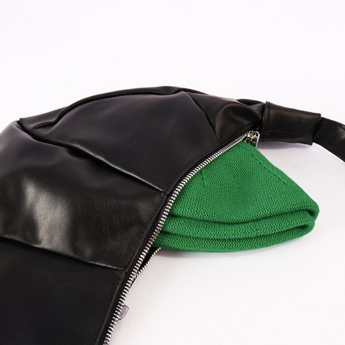 밋밋한 옷차림에 포인트를 더하는 마법, 라핑 빵모자!