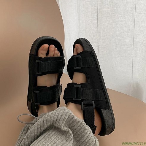 남자 가죽 블로퍼 뮬 슬리퍼 구두 명품 스타일 플랫 슈즈 남성용 사무실 Ins 유행 샌들 남자 2023 새로운 여름 그물 빨간색 부드러운 바닥 겉옷 벨크로 커플 비치 샌들과 슬리퍼 이중 사용