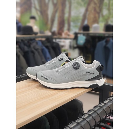 발걸음을 자유롭게, 일상을 특별하게: 트렉스타 듀크보아 트레킹화의 매력 속으로 트랙스타트레킹화