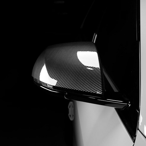 튜모 아이오닉5 튜닝 용품 사이드미러 커버는 스타일리시한 디자인과 카본 몰딩 재질로 제작되어 차량 외관을 돋보이게 하고 품질과 내구성이 뛰어난 제품입니다.
