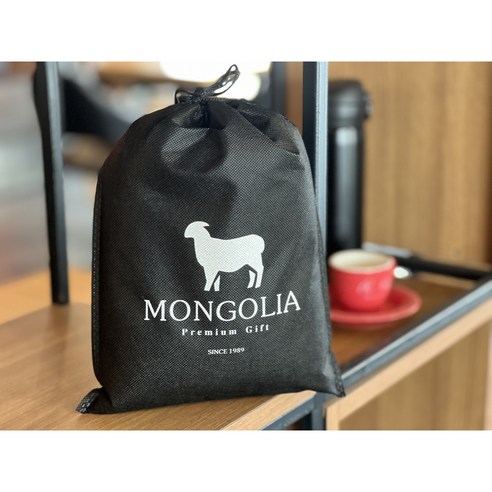 Experience unparalleled warmth and comfort with Mongolian sheepskin gloves, the perfect blend of traditional craftsmanship and modern convenience.